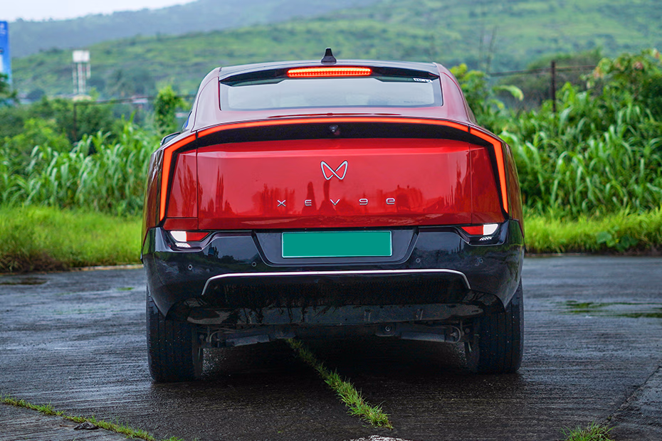 Mahindra XEV 9e - Photo 13